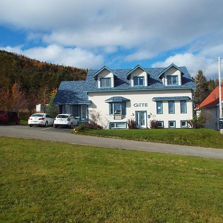 Gite A L'Abri Du Vent Bed And Breakfast Perce Exterior photo