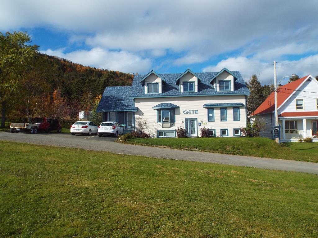 Gite A L'Abri Du Vent Bed And Breakfast Perce Exterior photo