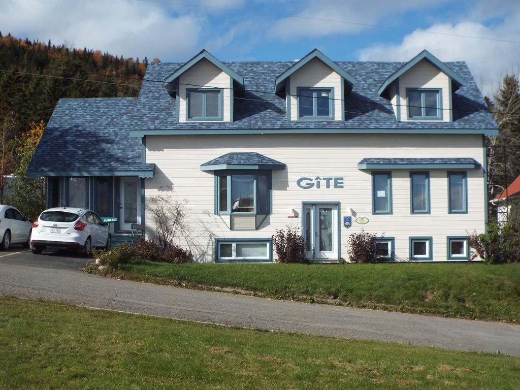 Gite A L'Abri Du Vent Bed And Breakfast Perce Exterior photo