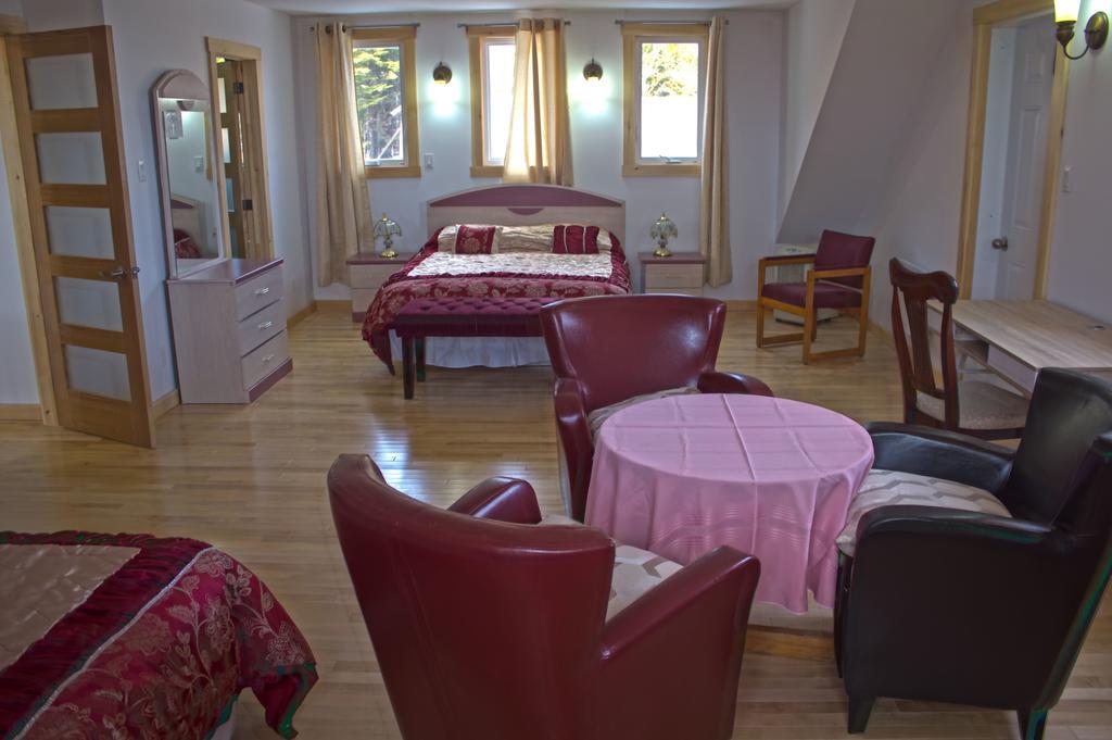 Gite A L'Abri Du Vent Bed And Breakfast Perce Exterior photo