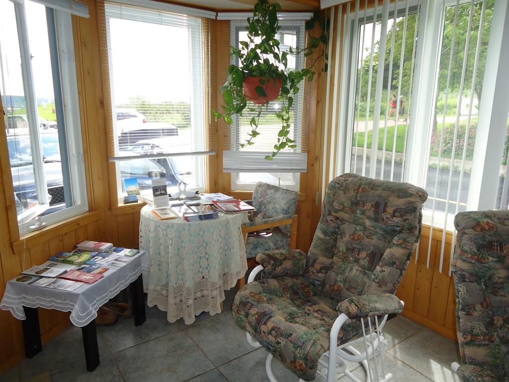 Gite A L'Abri Du Vent Bed And Breakfast Perce Exterior photo
